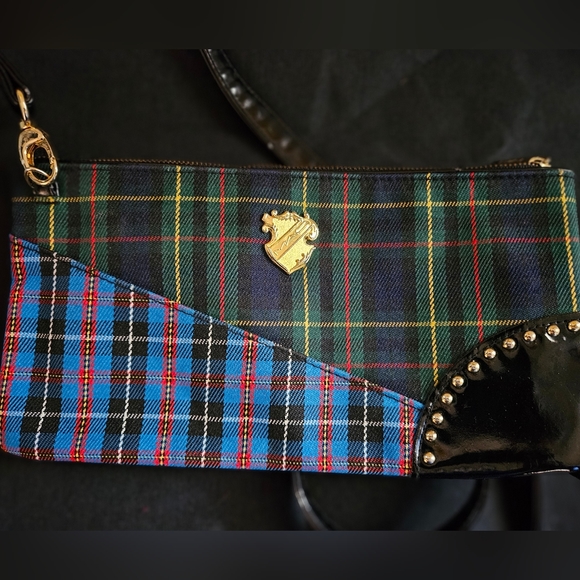 ๐๐MAC crossbody/Wristlet/Make up bag - Picture 1 of 3